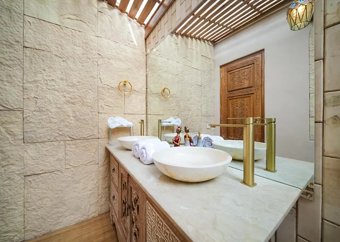 Spacious 2 Bedroom Cozy, Quiet & Comfortable With A Private Pool *