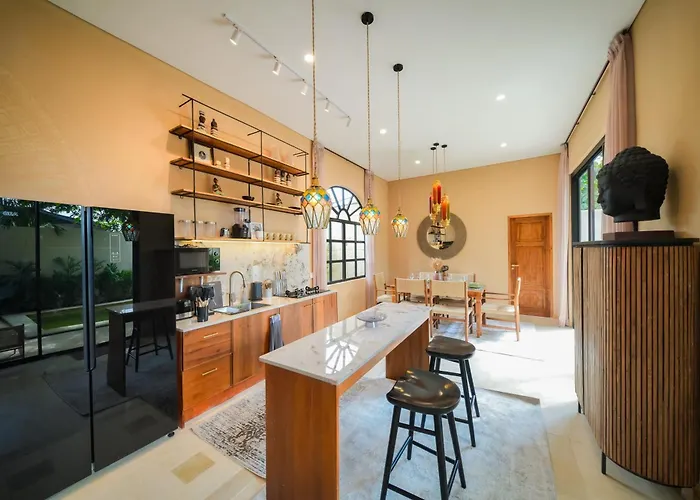 Spacious 2 Bedroom Cozy, Quiet & Comfortable With A Private Pool