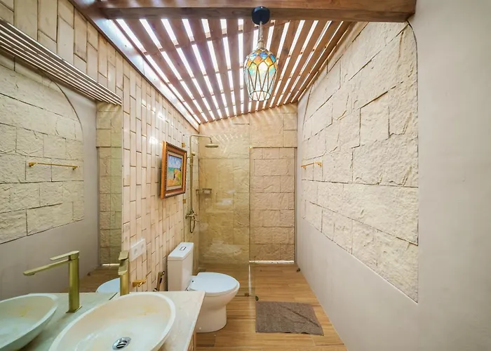 Spacious 2 Bedroom Cozy, Quiet & Comfortable With A Private Pool
