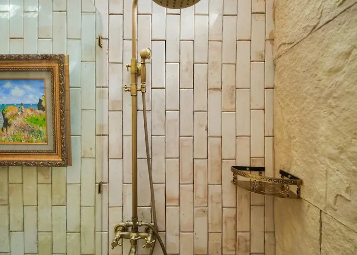 Spacious 2 Bedroom Cozy, Quiet & Comfortable With A Private Pool