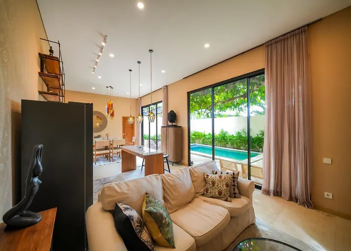 Villa Spacious 2 Bedroom Cozy, Quiet & Comfortable With A Private Pool