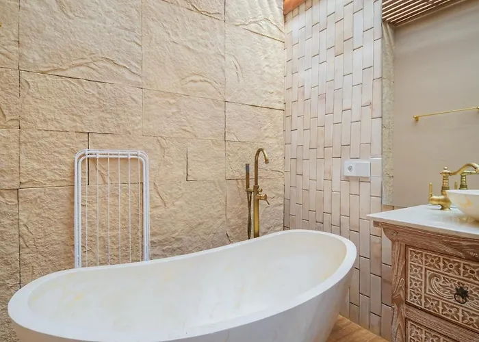 Spacious 2 Bedroom Cozy, Quiet & Comfortable With A Private Pool *