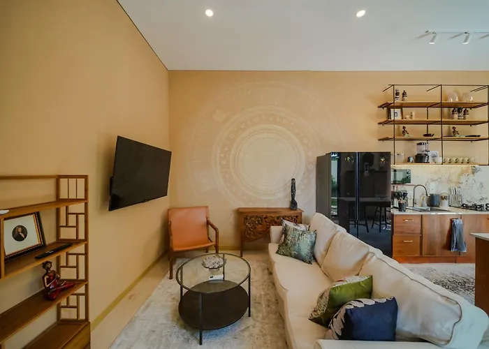 Spacious 2 Bedroom Cozy, Quiet & Comfortable With A Private Pool